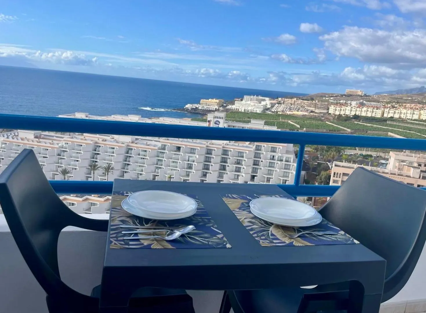 Vistas Al Mar Playa Paraiso 아데제 0*,  스페인